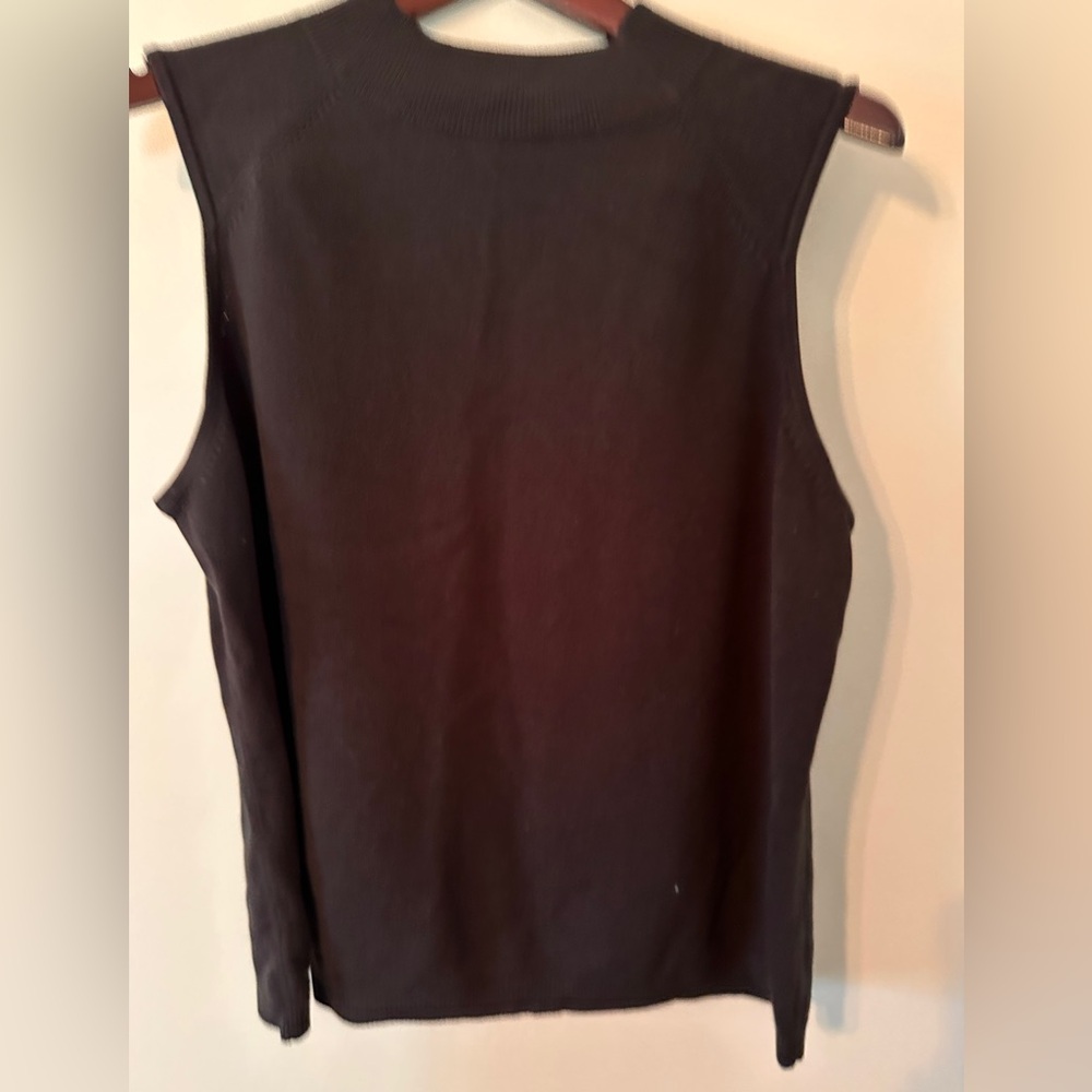 Sleeveless Black sweater